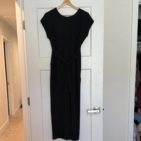 Elegant Black Women's Dress - Picture 1 of 3